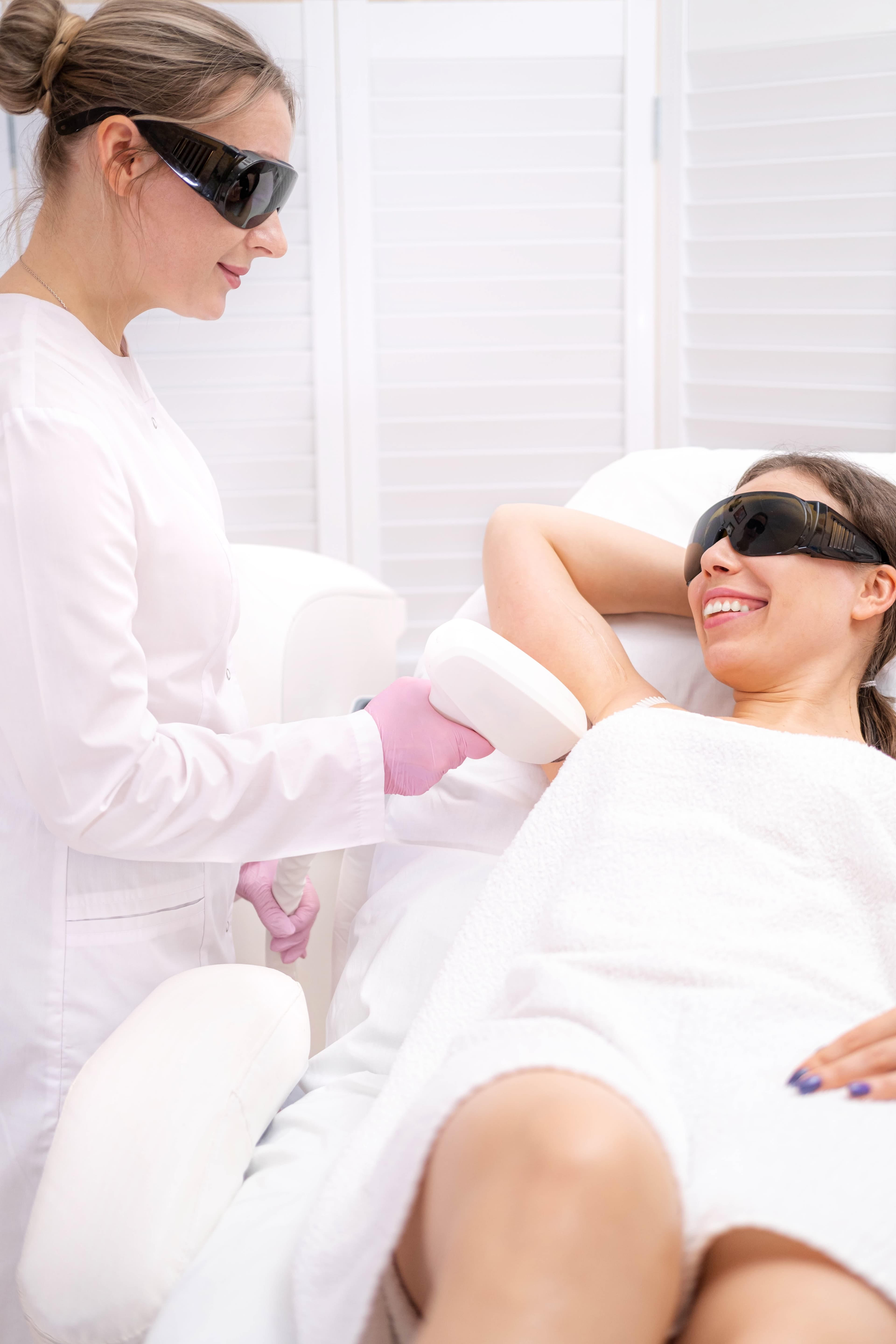 Professionelle Laserenthaarung für Beine und Achseln in Braunau